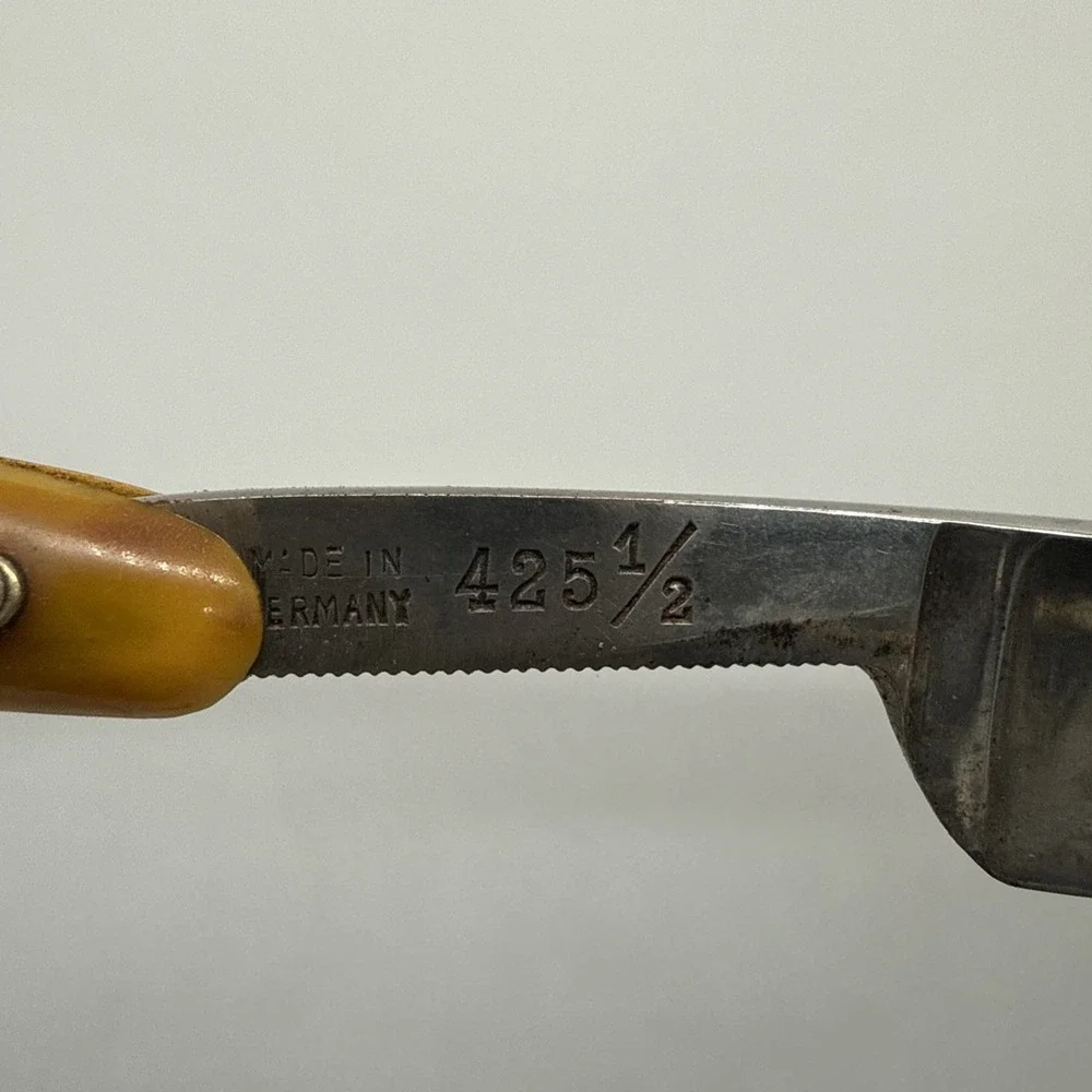 E&M Aboussleman Germany Straight Razor 425 1/2 Butterfly Yellow/Green Handle
